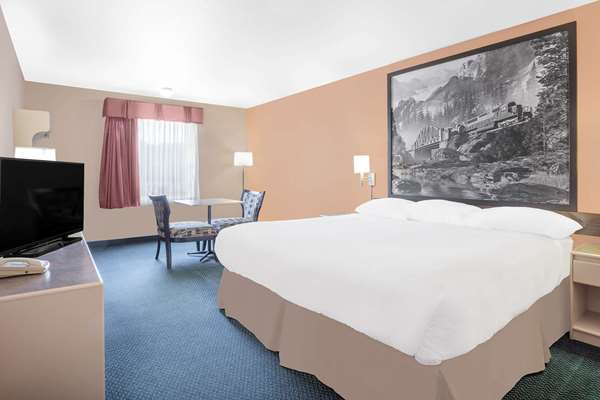  - Super 8 Hotel Cranbrook