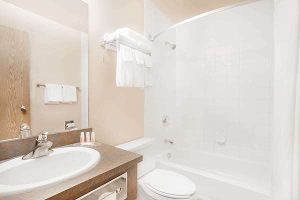  - Super 8 Hotel Cranbrook