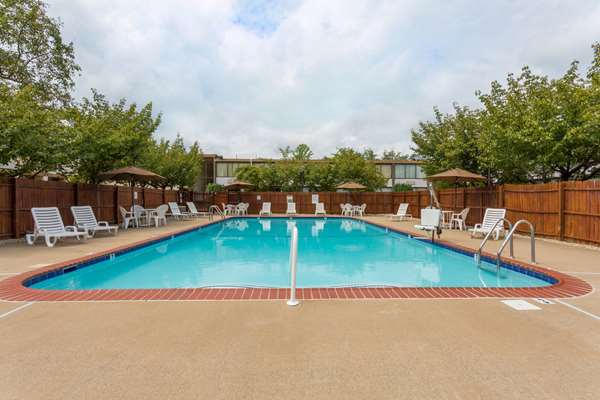 Pool - Ramada Inn Triangle - I-95, Exit 150
