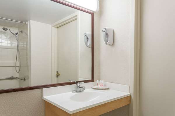  - Ramada Inn Triangle - I-95, Exit 150