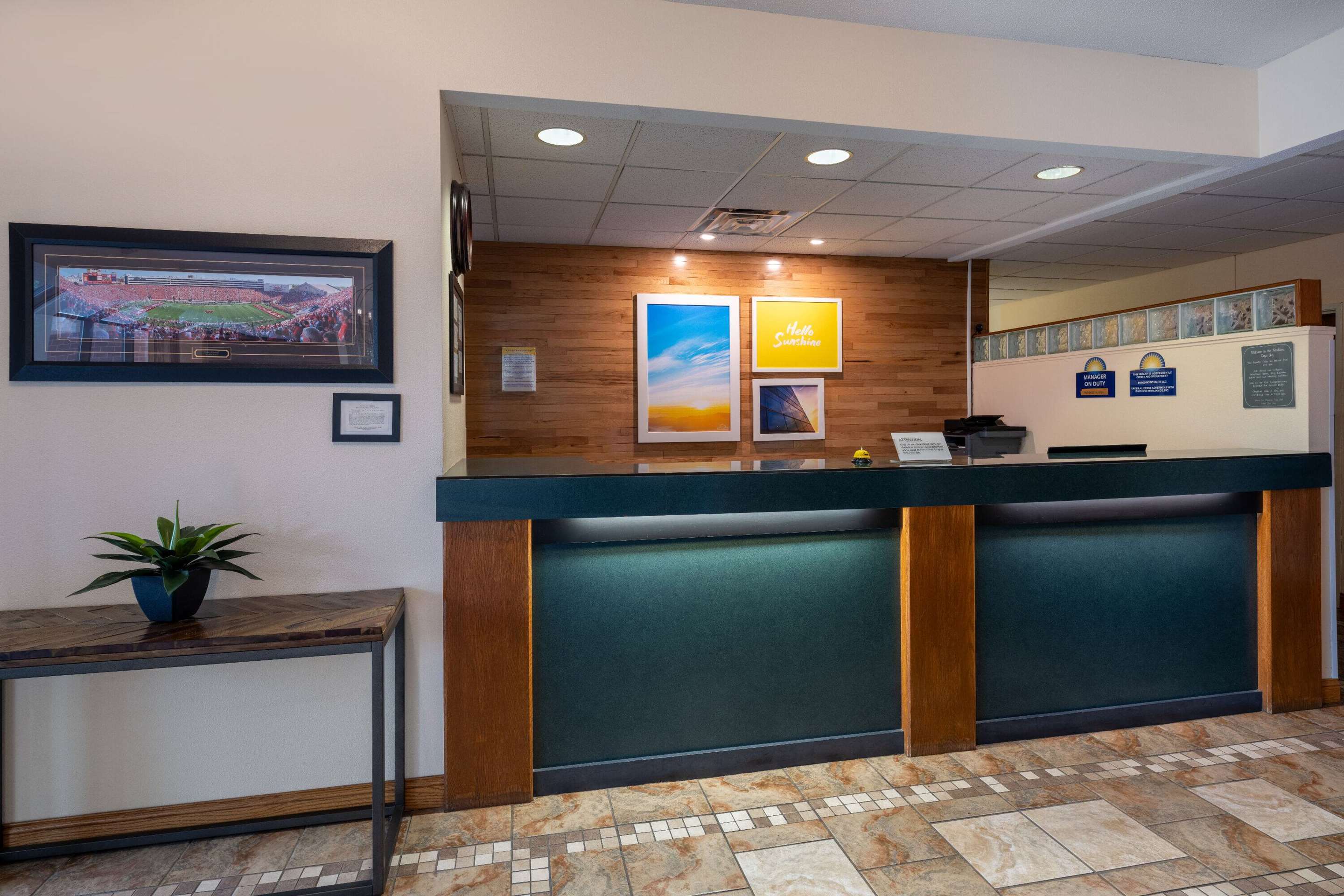 Lobby | Days Inn & Suites by Wyndham Madison