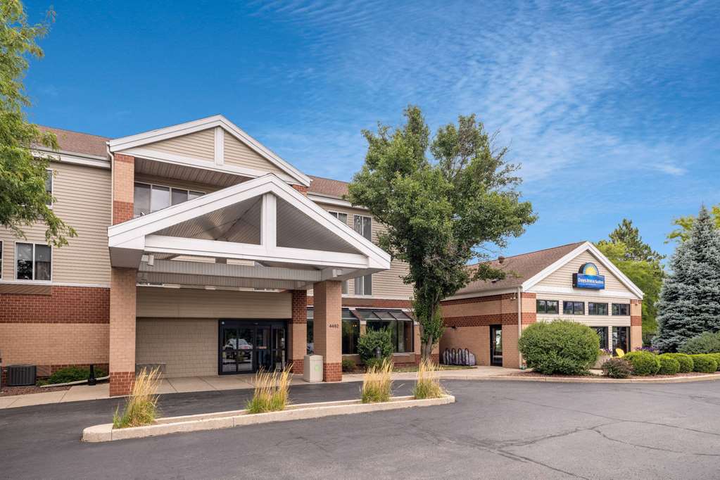 Days Inn and Suites Madison
