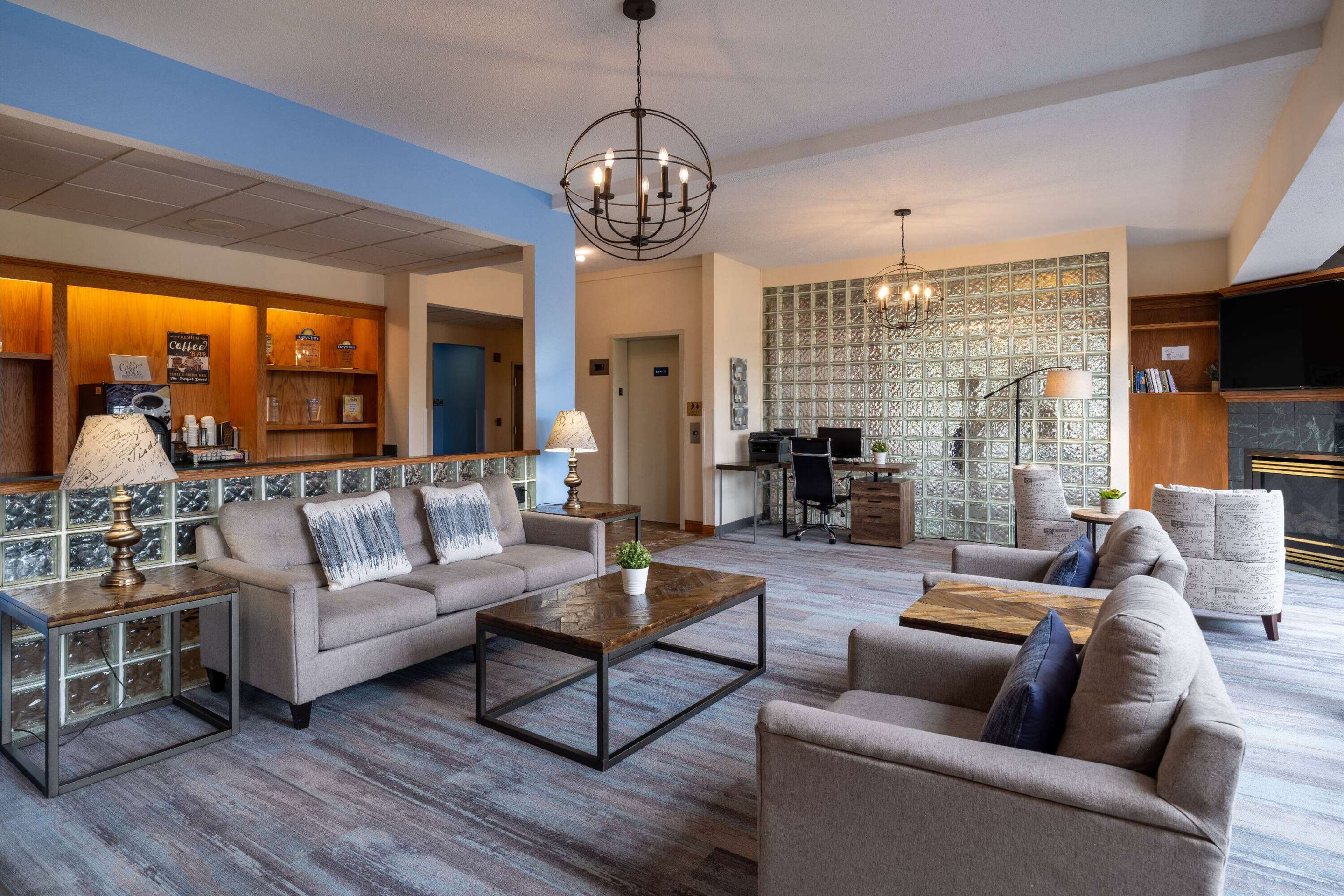 Lobby | Days Inn & Suites by Wyndham Madison