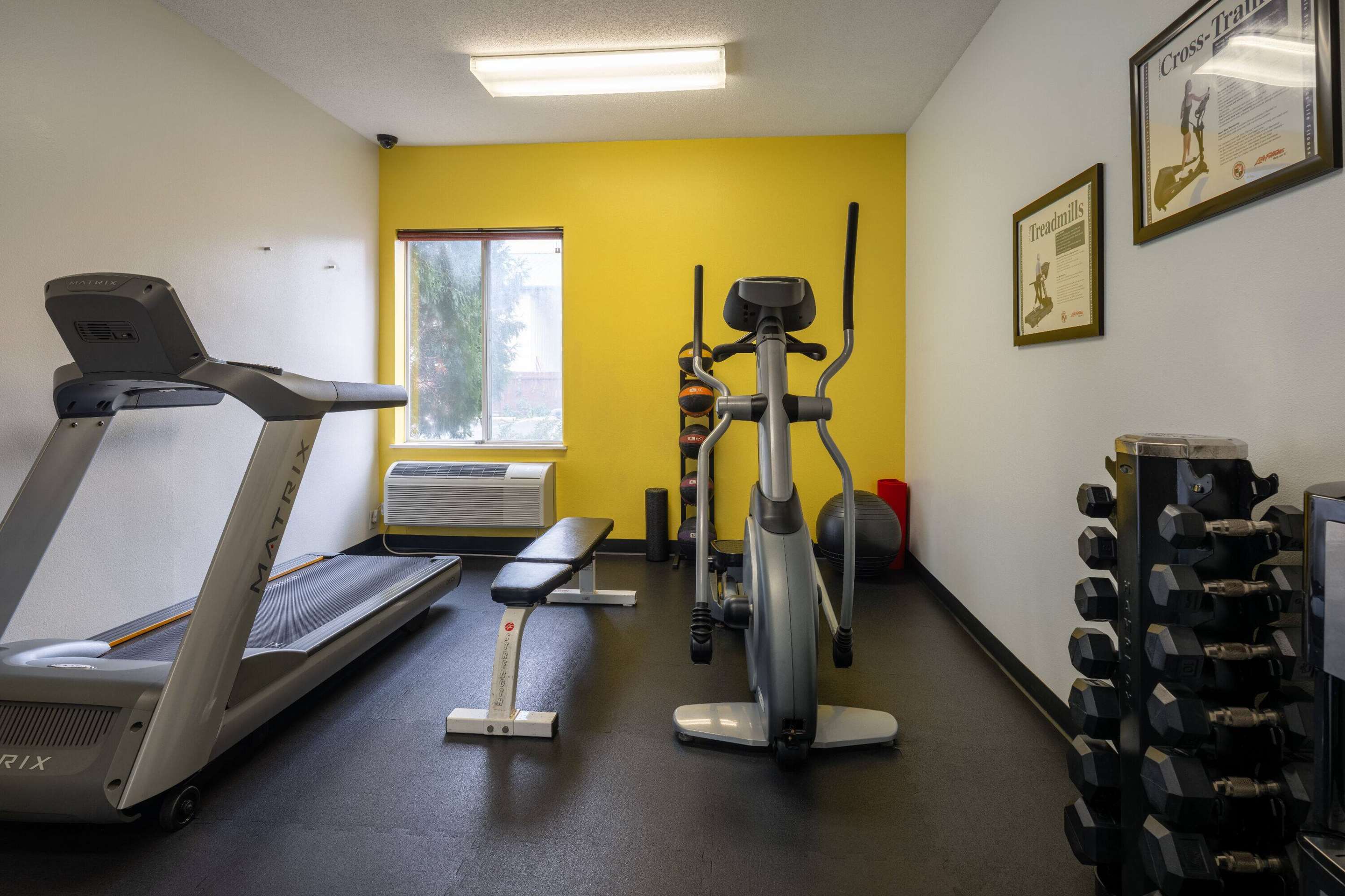 Health club fitness center gym | Days Inn & Suites by Wyndham Madison