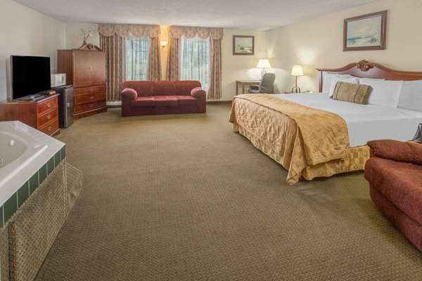 Suite - Days Inn Eureka