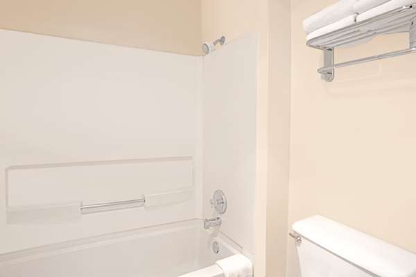  - Days Inn & Suites Fredericksburg