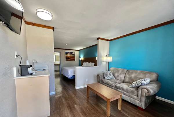  - Days Inn & Suites Fredericksburg