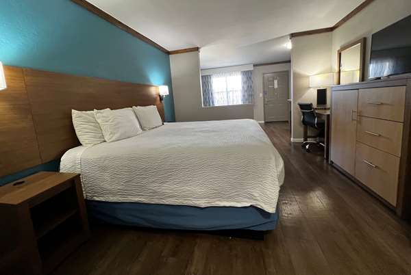  - Days Inn & Suites Fredericksburg