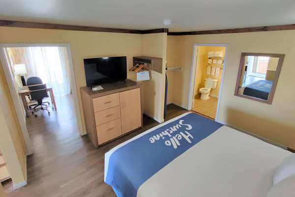  - Days Inn & Suites Fredericksburg