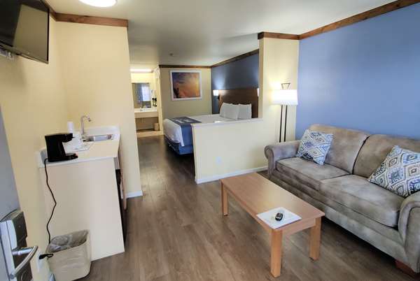  - Days Inn & Suites Fredericksburg