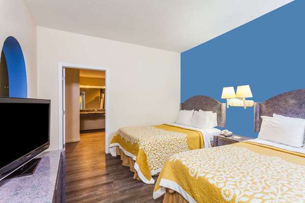 Suite - Days Inn Franklin - I-65, Exit 65