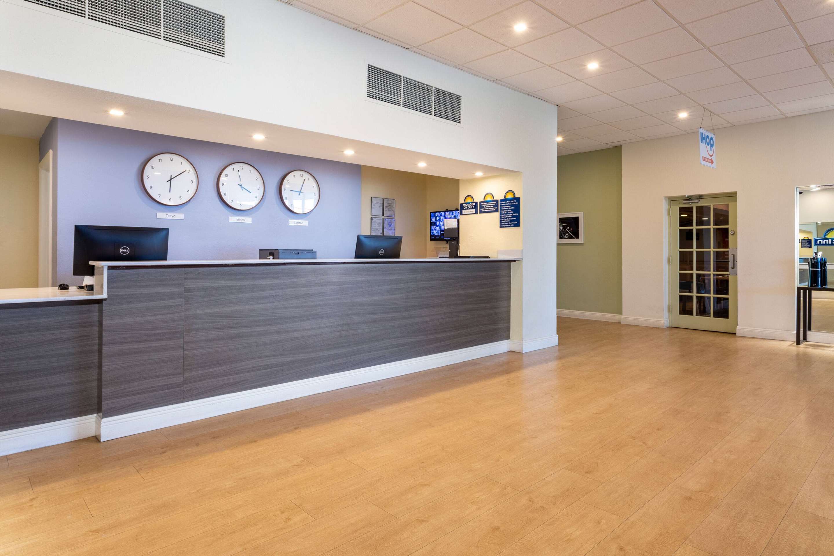 Lobby | Days Inn by Wyndham Titusville Kennedy Space Center