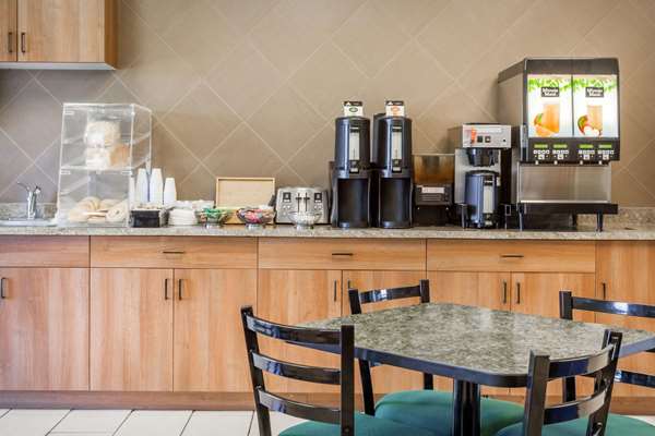  - Super 8 Hotel Dauphin