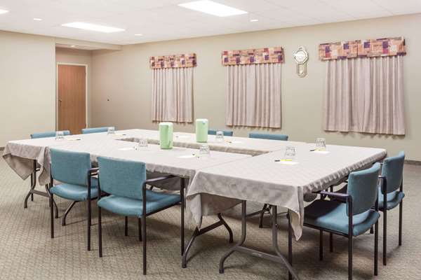  - Super 8 Hotel Dauphin