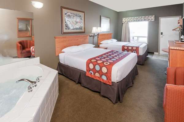 Suite - Super 8 Hotel Three Hills