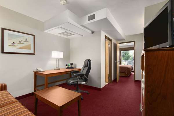 Suite - Super 8 Hotel Yellowknife
