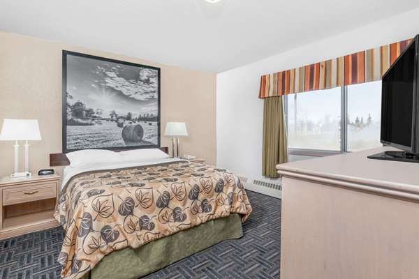 Suite - Super 8 Motel Stettler