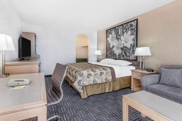 Suite - Super 8 Motel Stettler