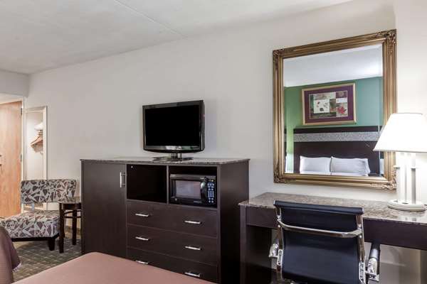  - Howard Johnson Inn Airport Newark - I-78, Exit 58B