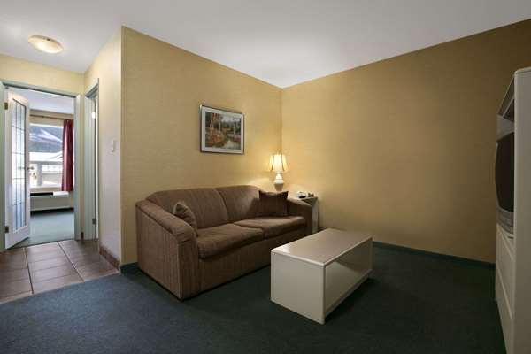 Suite - Super 8 Motel Revelstoke