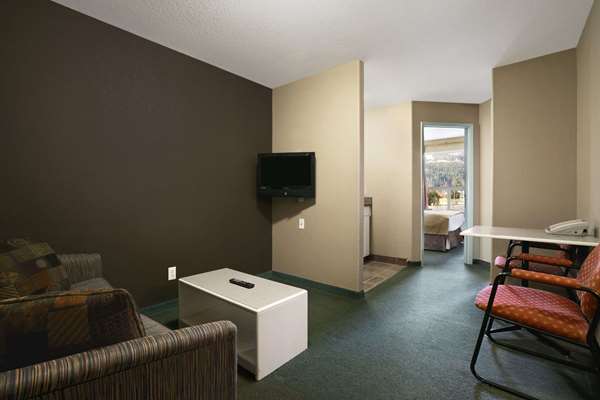 Suite - Super 8 Motel Revelstoke