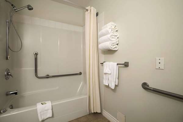  - Super 8 Motel Revelstoke