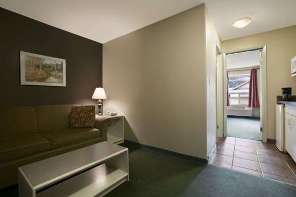 Suite - Super 8 Motel Revelstoke