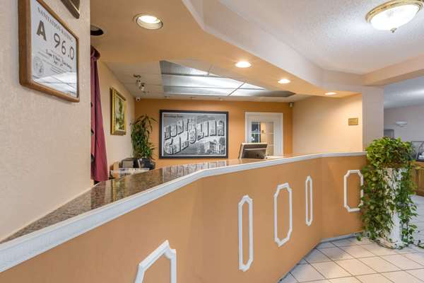  - Super 8 Motel Black Mountain - I-40, Exit 65