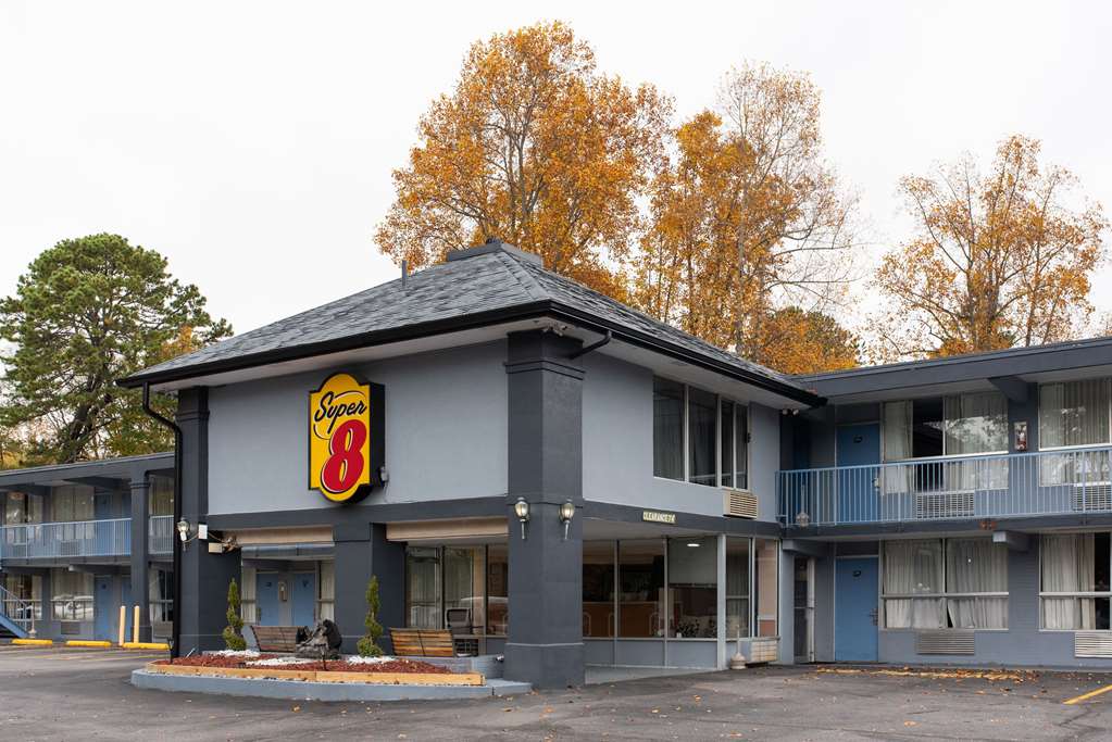 Super 8 Black Mountain