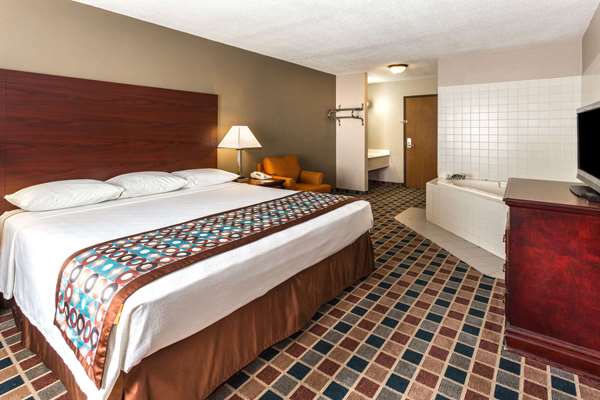 Suite - Super 8 Hotel Frankfort