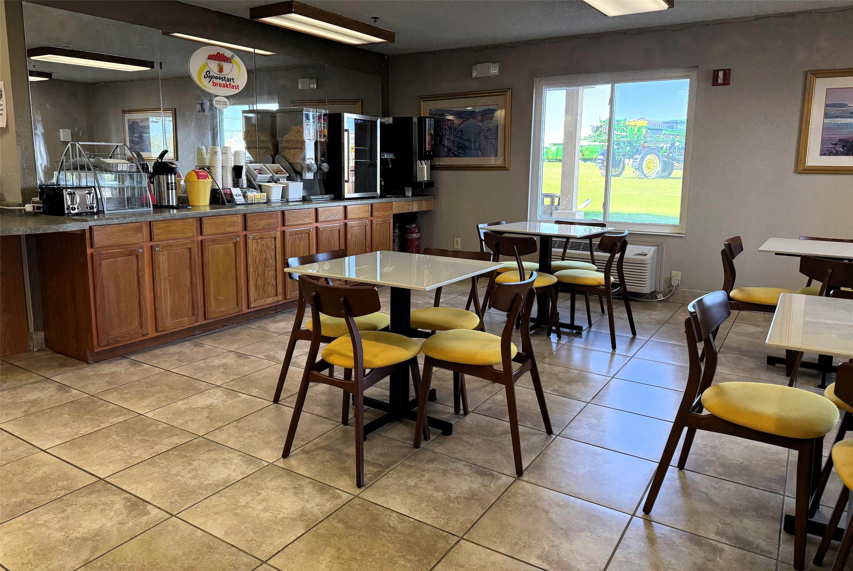 Breakfast Area | Super 8 by Wyndham Frankfort IN