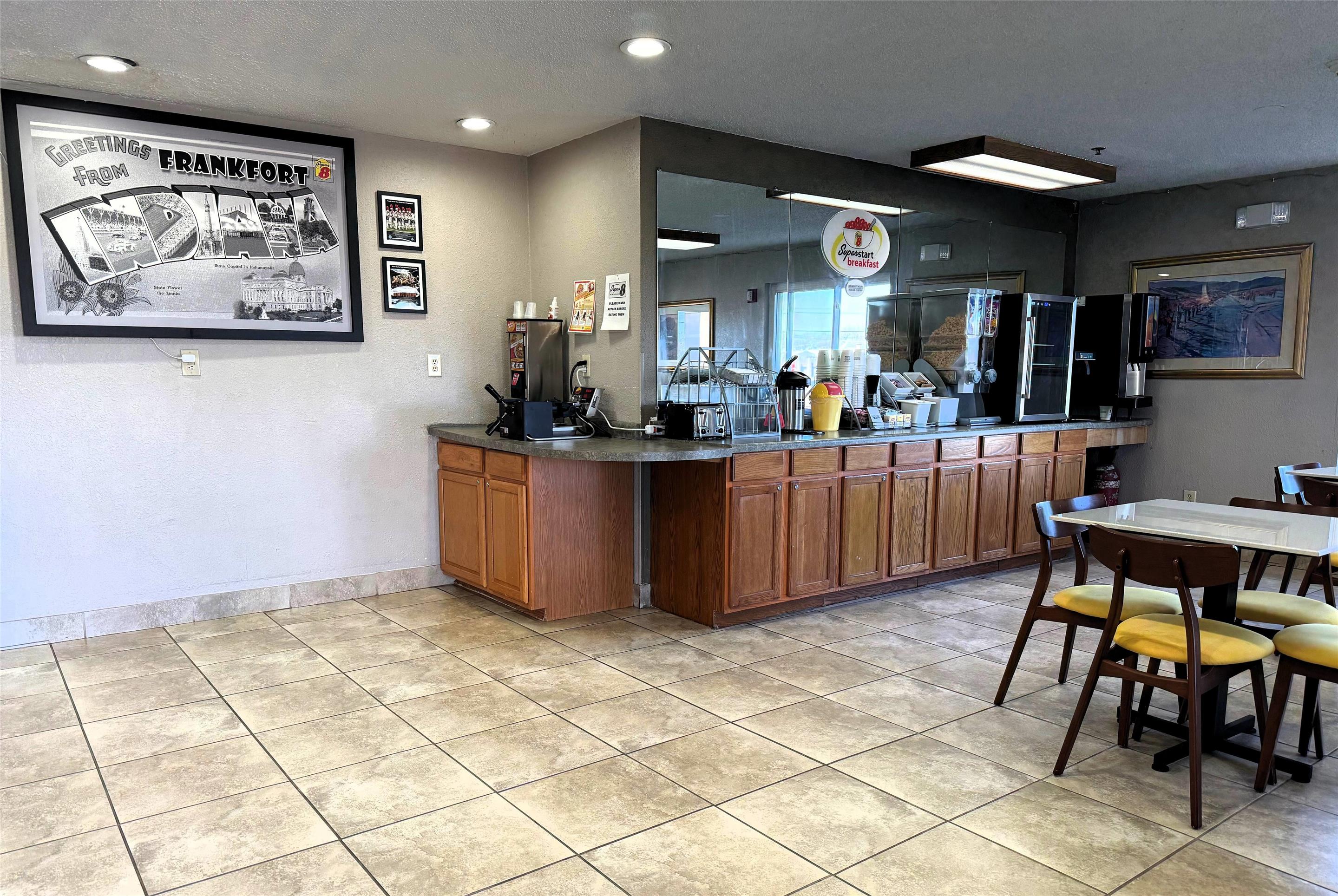 Breakfast Area | Super 8 by Wyndham Frankfort IN