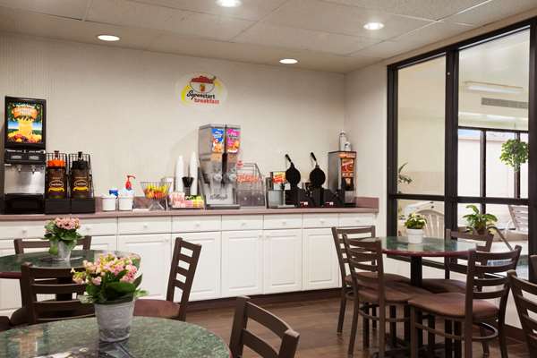 Restaurant - Super 8 Hotel Aurora