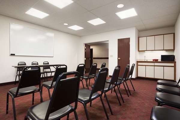  - Super 8 Hotel Aurora