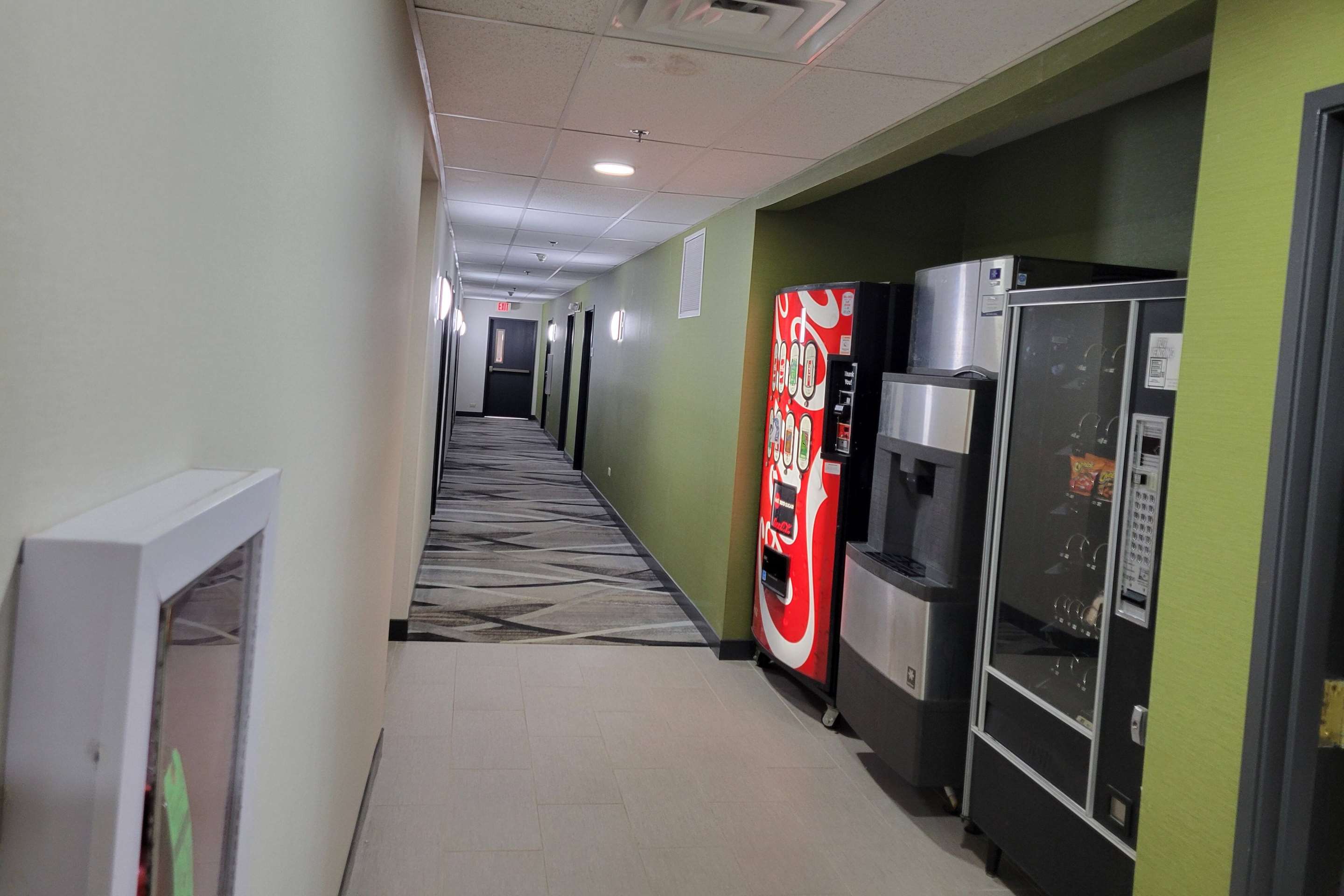 Property amenity | Super 8 by Wyndham Aurora/Naperville Area