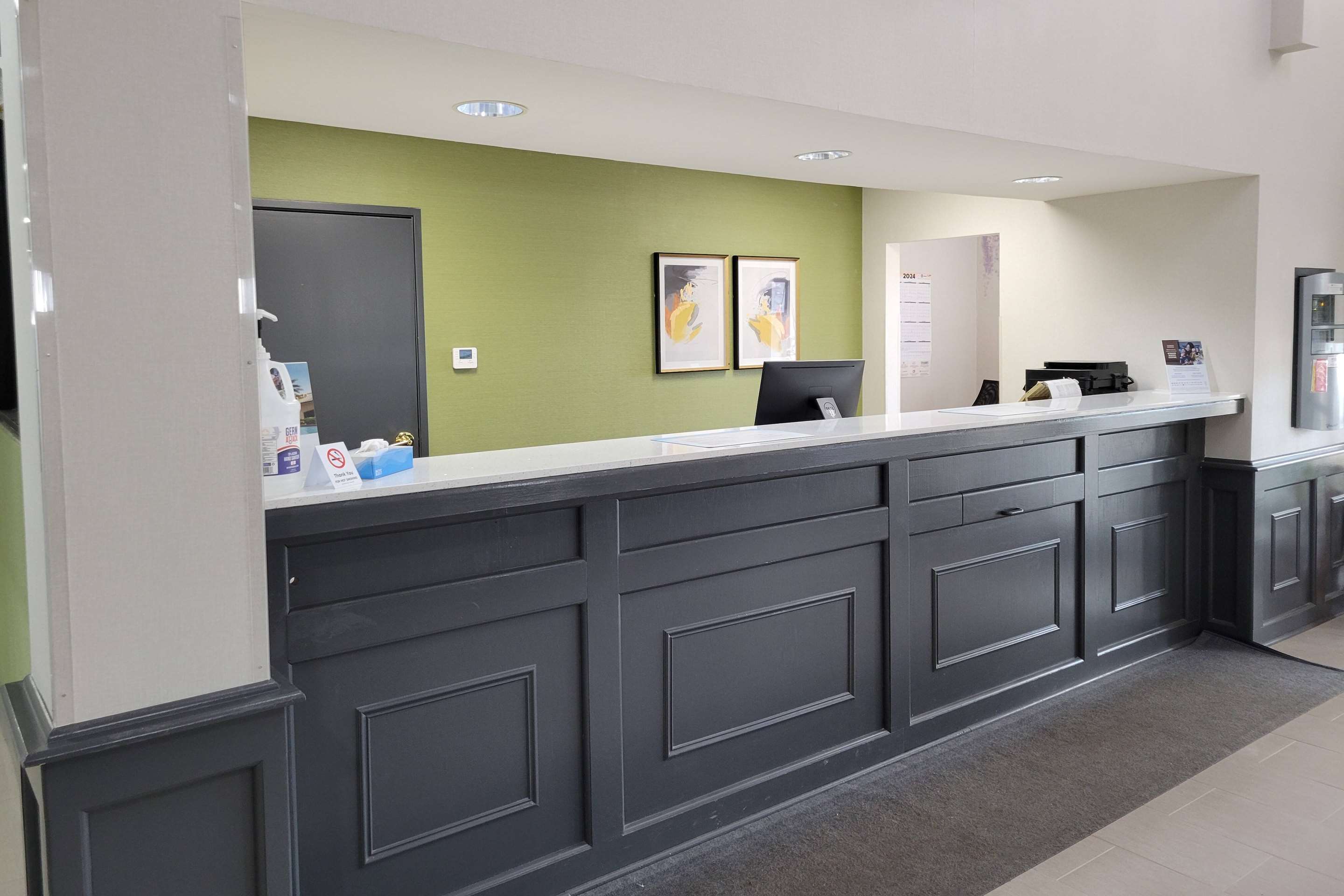 Lobby | Super 8 by Wyndham Aurora/Naperville Area