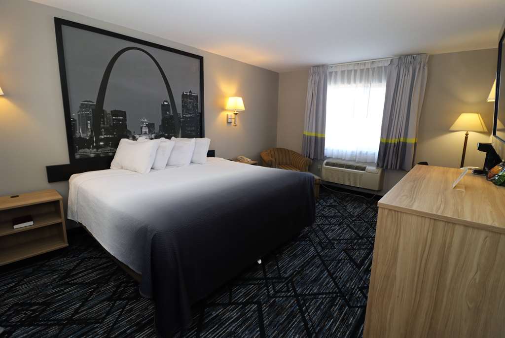 SUPER 8 BY WYNDHAM PERRYVILLE-guestroom-Guest Room,On-Site.jpg