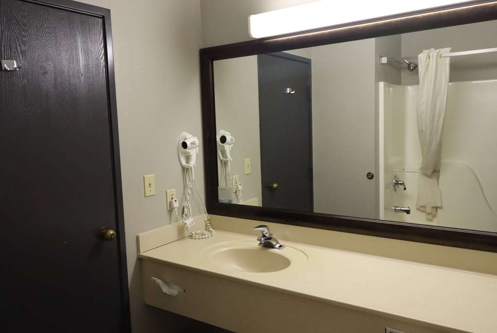 SUPER 8 BY WYNDHAM PERRYVILLE-guestroom-Guest Room,Bathroom,On-Site.jpg
