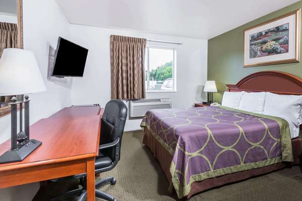  - Super 8 Motel Plum