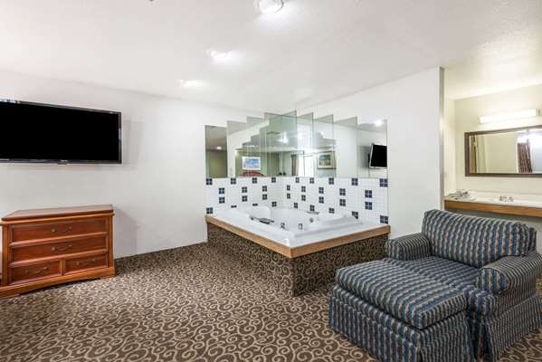 Suite - Super 8 Motel Plum