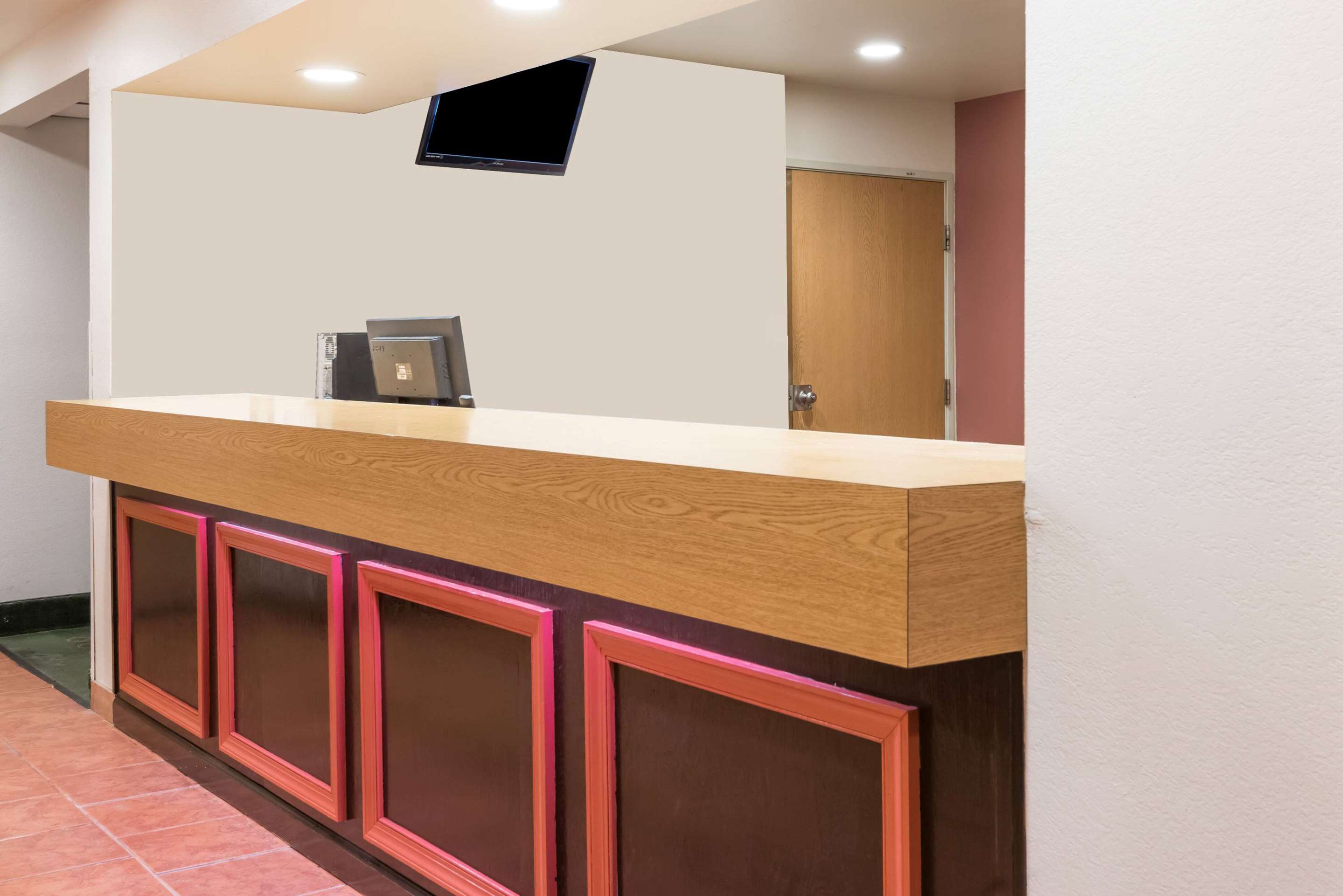 Front Desk | Super 8 by Wyndham Pittsburgh/Monroeville