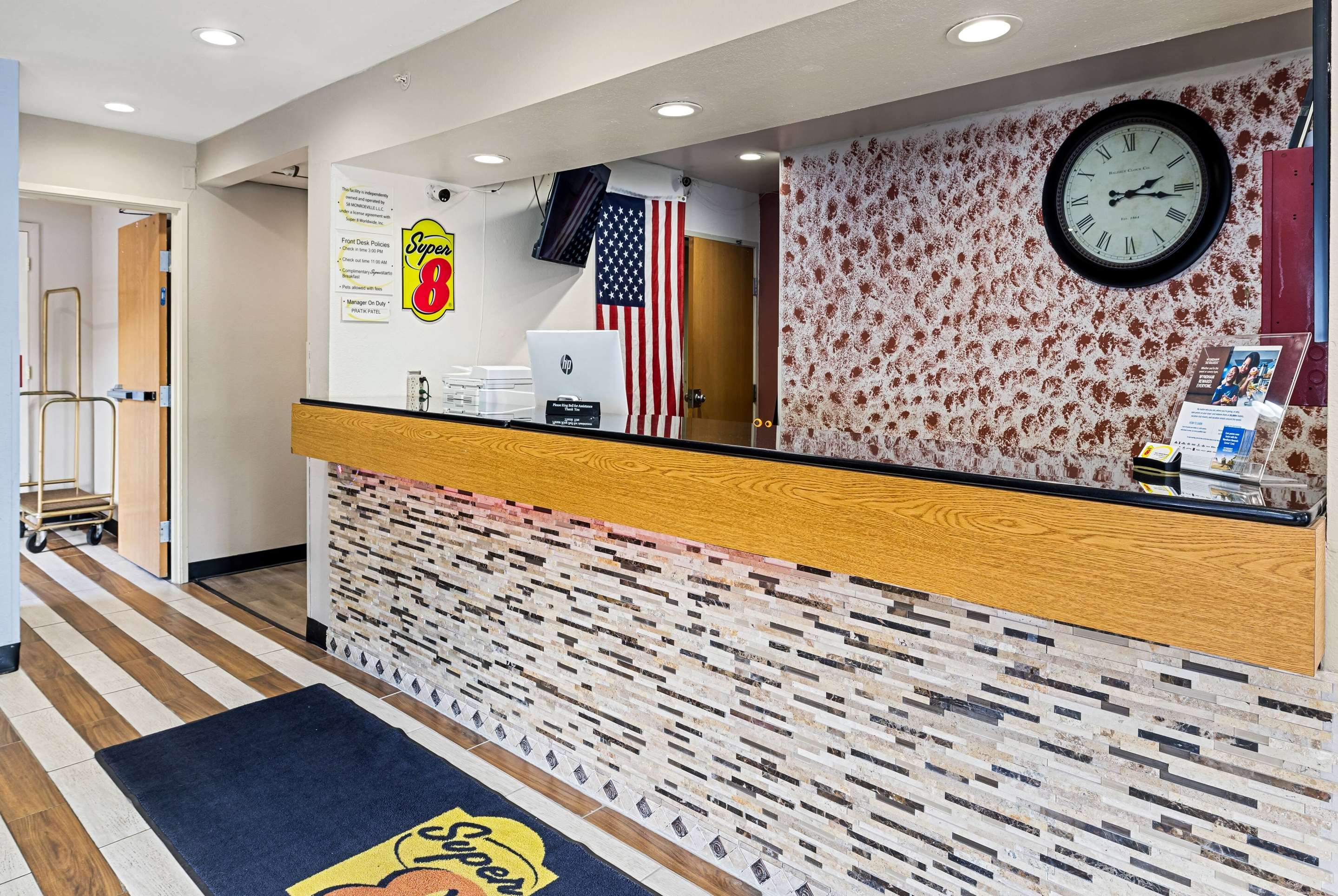 Lobby | Super 8 by Wyndham Pittsburgh/Monroeville