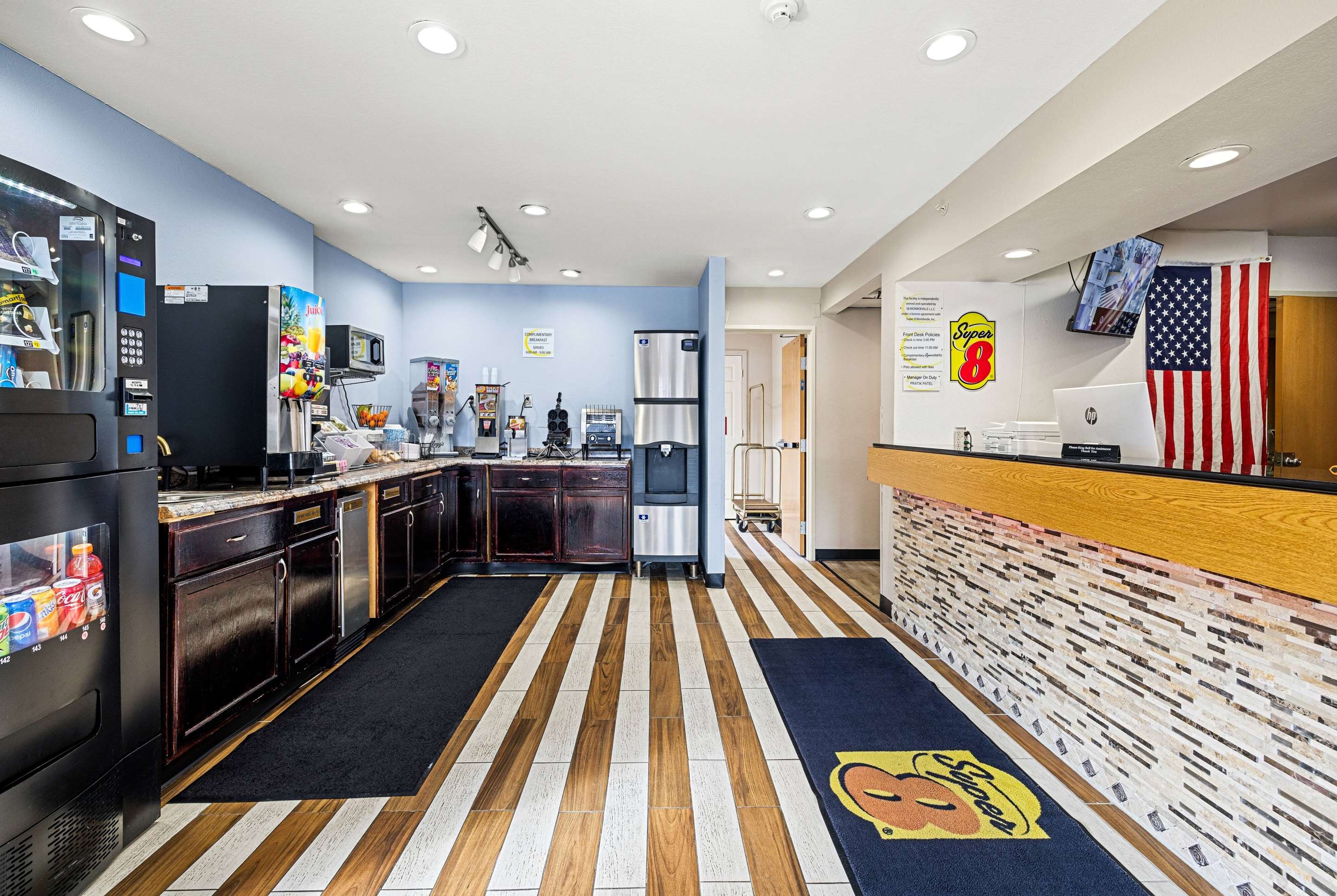 Lobby | Super 8 by Wyndham Pittsburgh/Monroeville