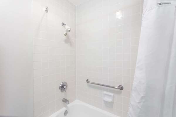  - Ramada Limited Hotel Oceanside - I-5, Exit 53