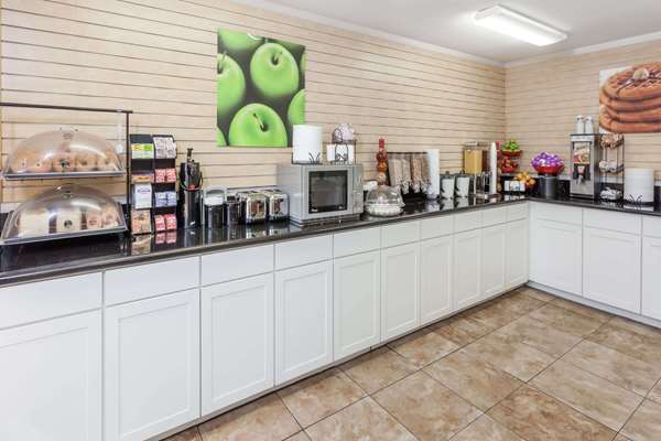  - Ramada Limited Hotel Oceanside - I-5, Exit 53