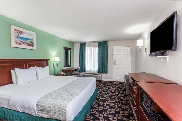 Suite - Ramada Limited Hotel Oceanside - I-5, Exit 53
