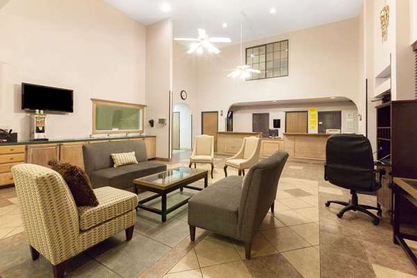  - Super 8 Hotel Downtown Tulsa - I-44, Exit 231