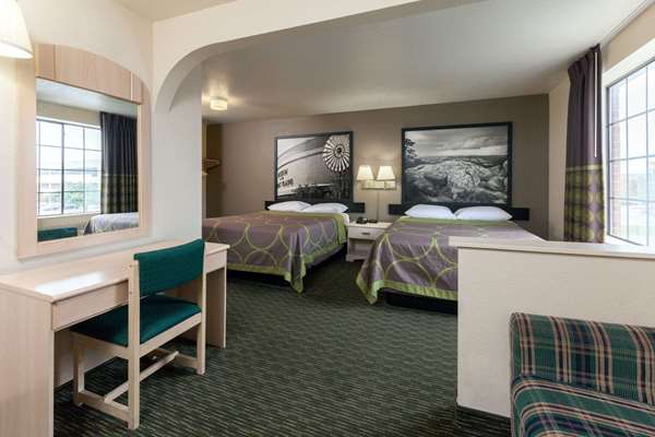  - Super 8 Hotel Downtown Tulsa - I-44, Exit 231