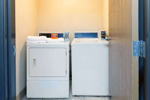  - Super 8 Hotel Downtown Tulsa - I-44, Exit 231