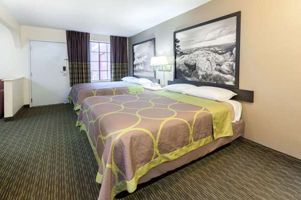  - Super 8 Hotel Downtown Tulsa - I-44, Exit 231